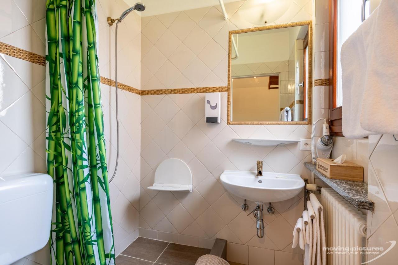 Bamboohouse Motel Riazzino Εξωτερικό φωτογραφία